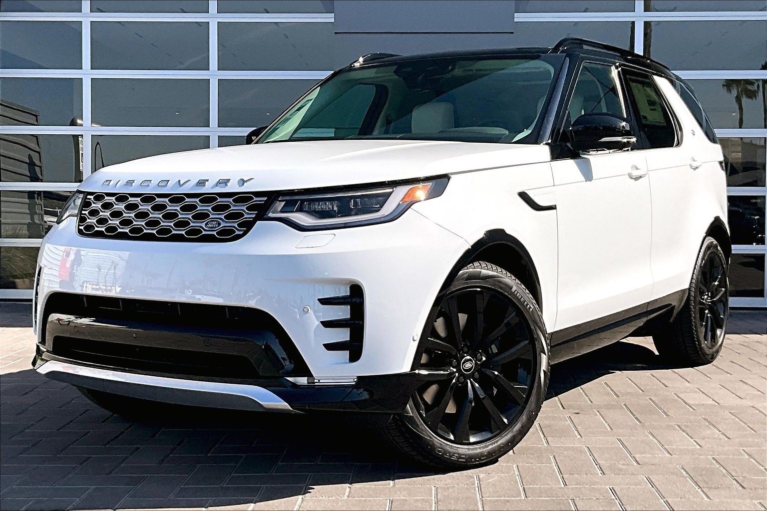 2026 Land Rover Discovery P360 Tempest Edition AWD