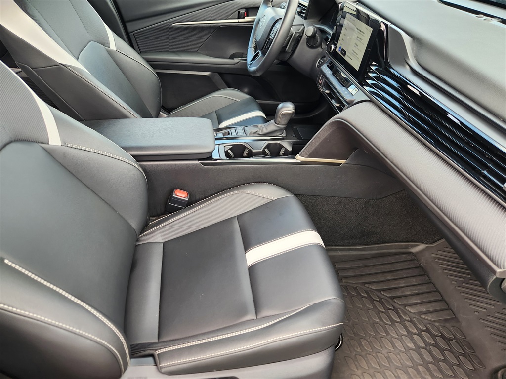 2025 Toyota Camry SE - 11
