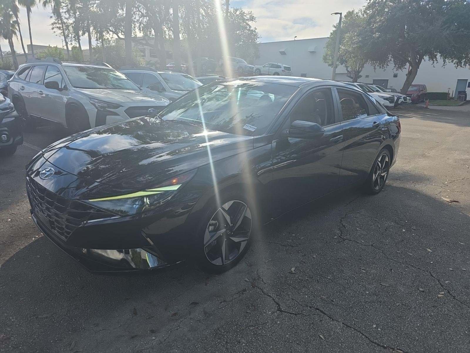 2023 Hyundai Elantra Limited's photo