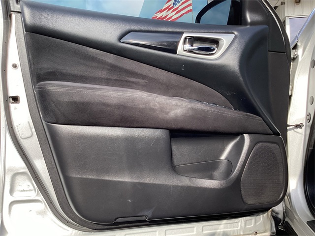 Used Car 2014 Nissan Pathfinder  S For Sale Under $10,000 In San Antonio, Texas