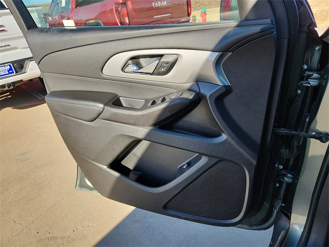 Used Car 2023 Chevrolet Traverse  Lt For Sale Under $30,000 In Plainview, Texas