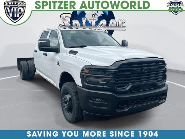 Bright White Clearcoat 2026 RAM 3500 Chassis Pickup Truck Four-Wheel Drive 8-Speed Automatic