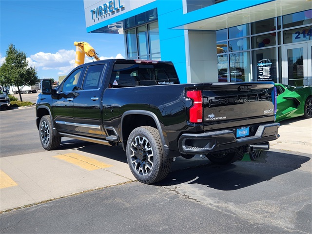 2025 Chevrolet Silverado 2500HD High Country photo 3