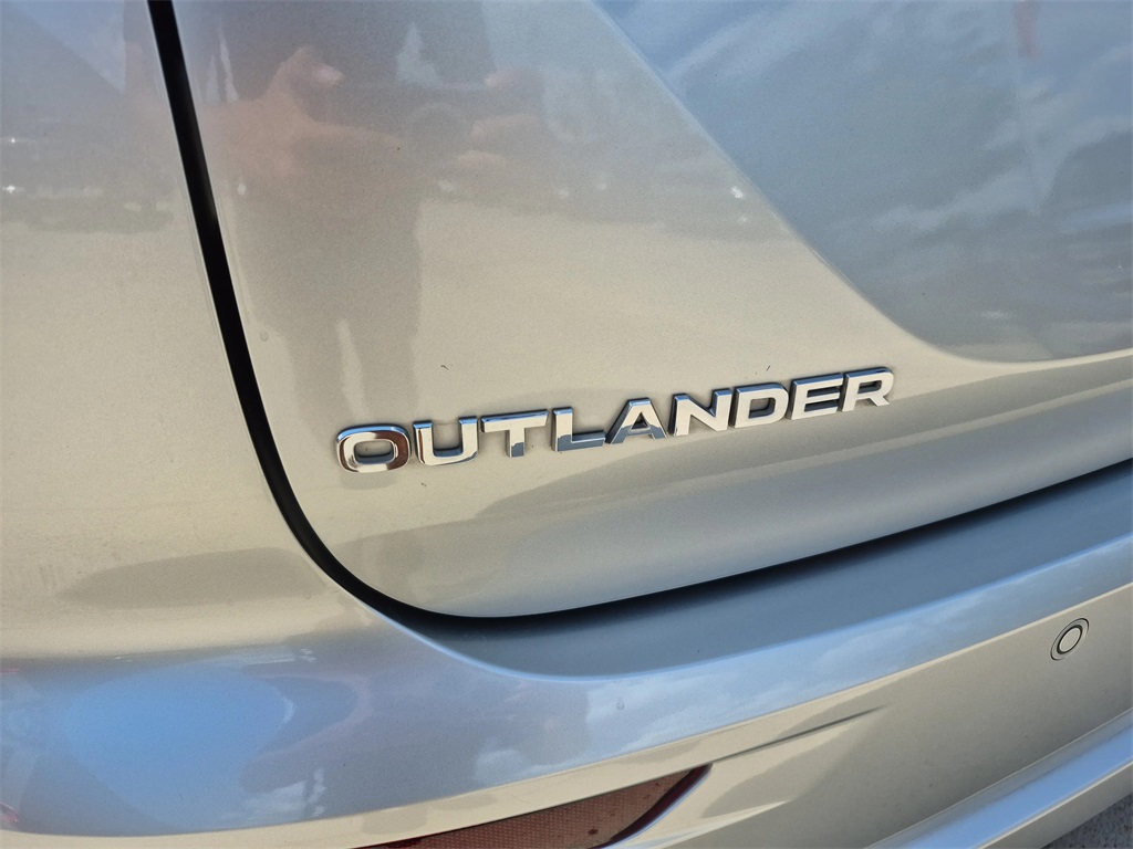 2023 Mitsubishi Outlander SE Silver at Emmons Autoplex