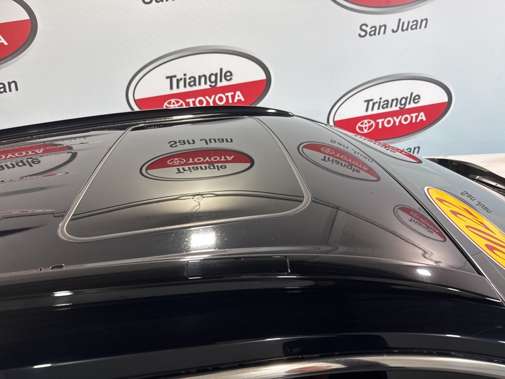 Thumbnail: 2022 Toyota RAV4 - 10