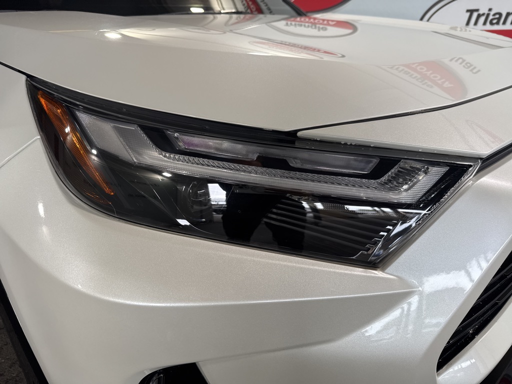 Thumbnail: 2022 Toyota RAV4 - 11