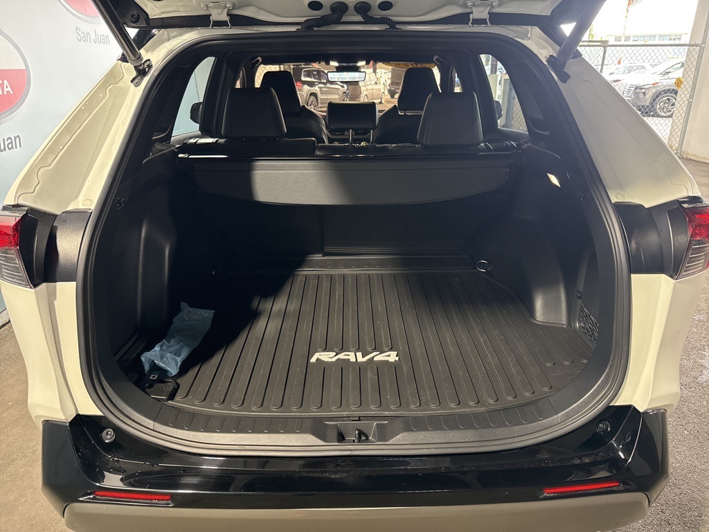 Thumbnail: 2022 Toyota RAV4 - 25