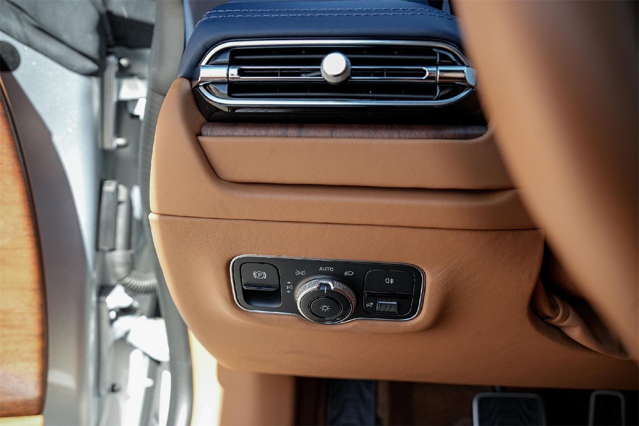 Used Car 2025 Aston Martin Db12  For Sale Under $280,000 In Austin, Texas