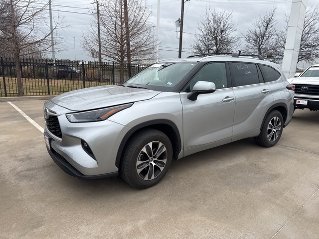 2025 Toyota Highlander XLE FWD