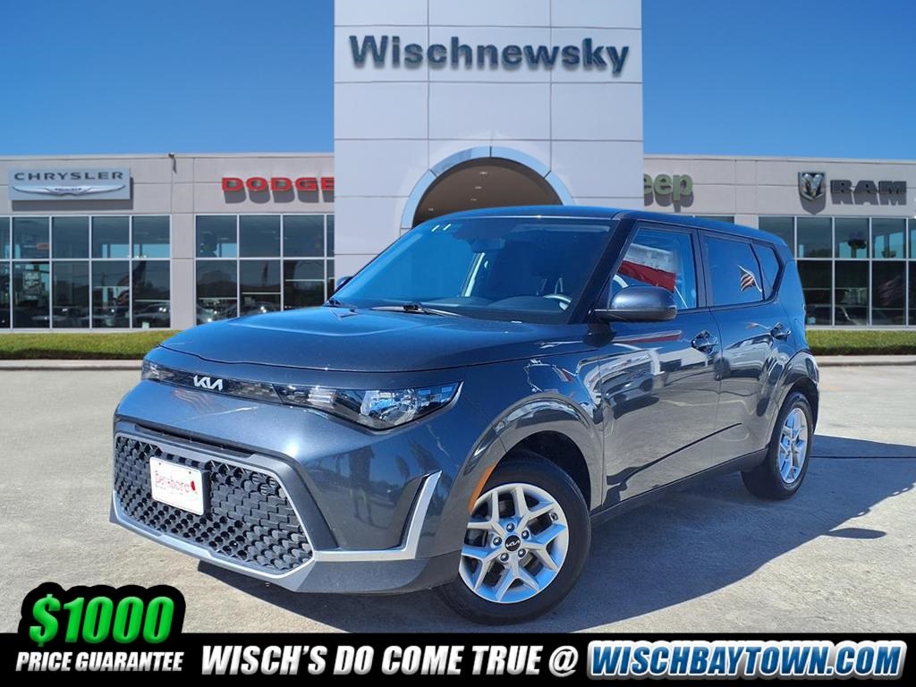 2024 Kia Soul LX Gray at Bravo Nissan