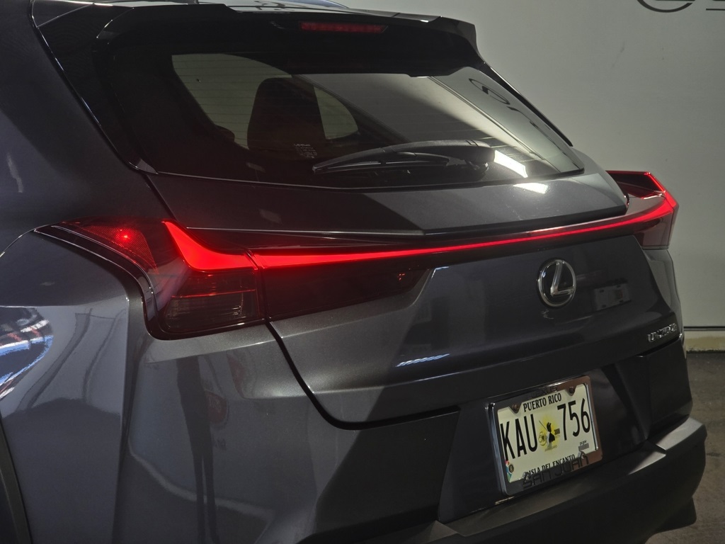 Thumbnail: 2023 Lexus UX - 10