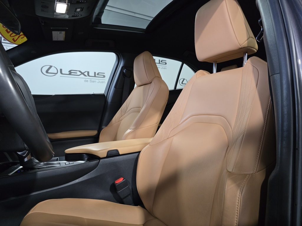 Thumbnail: 2023 Lexus UX - 15