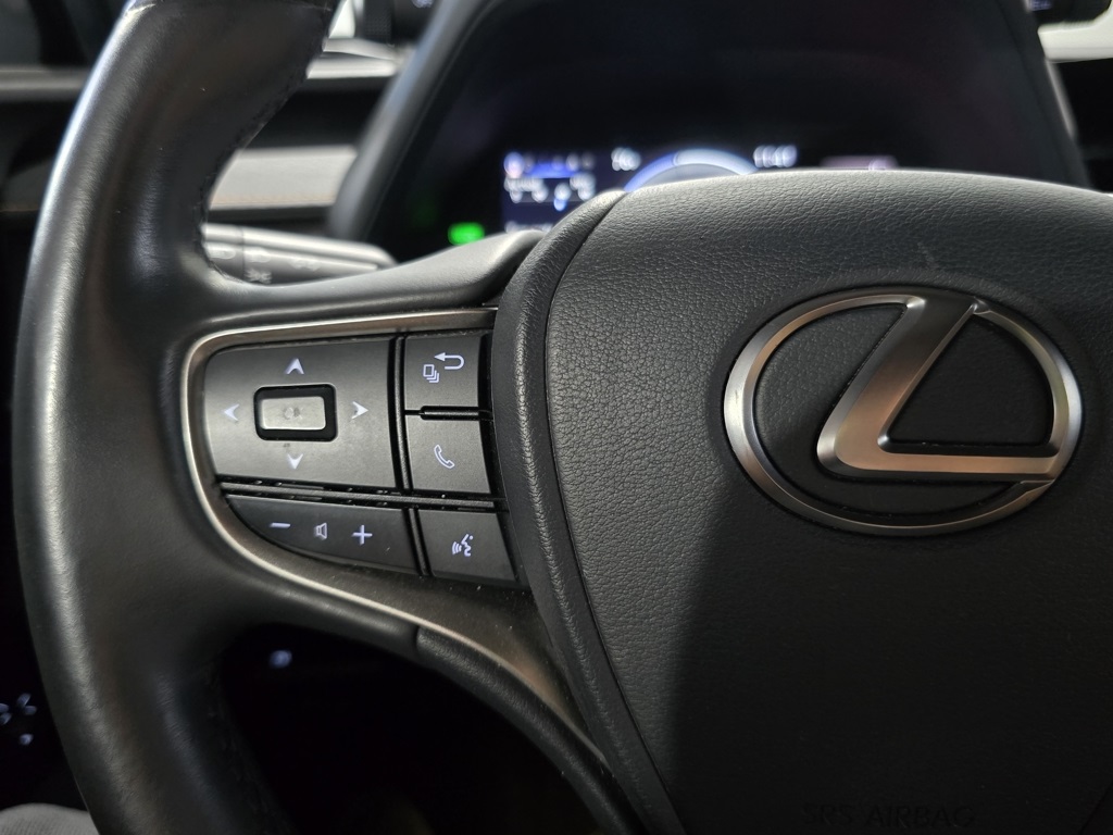 Thumbnail: 2023 Lexus UX - 16