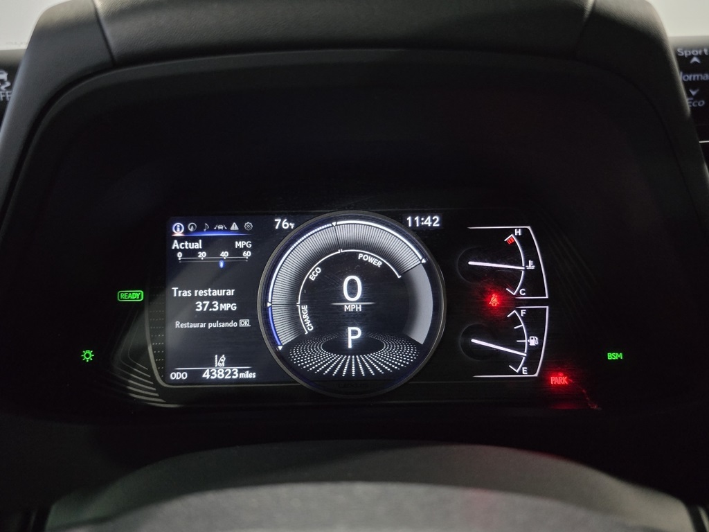 Thumbnail: 2023 Lexus UX - 18