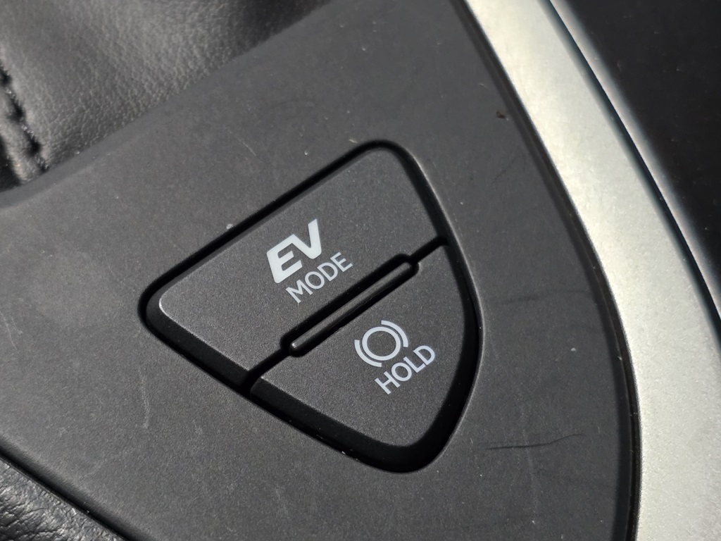 Thumbnail: 2023 Lexus UX - 25