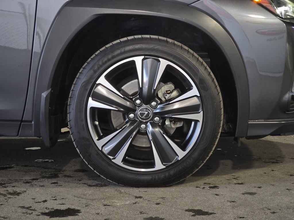 Thumbnail: 2023 Lexus UX - 4