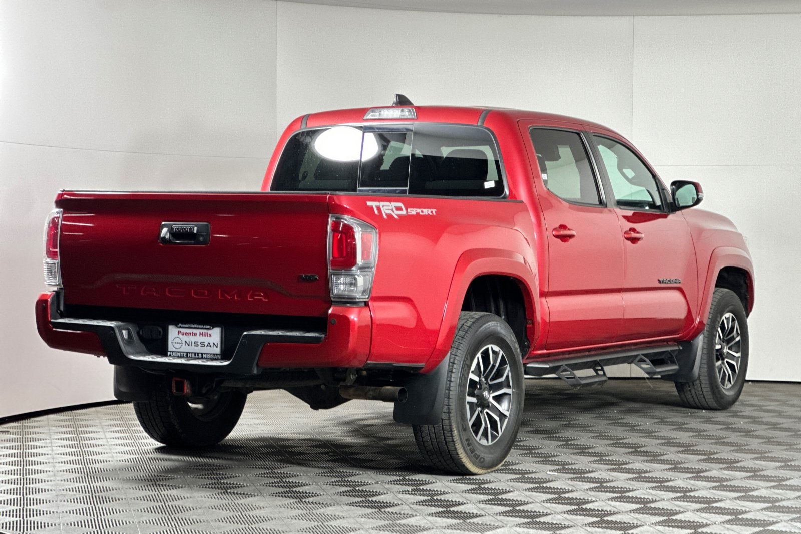 2021 Toyota Tacoma TRD Sport photo 2