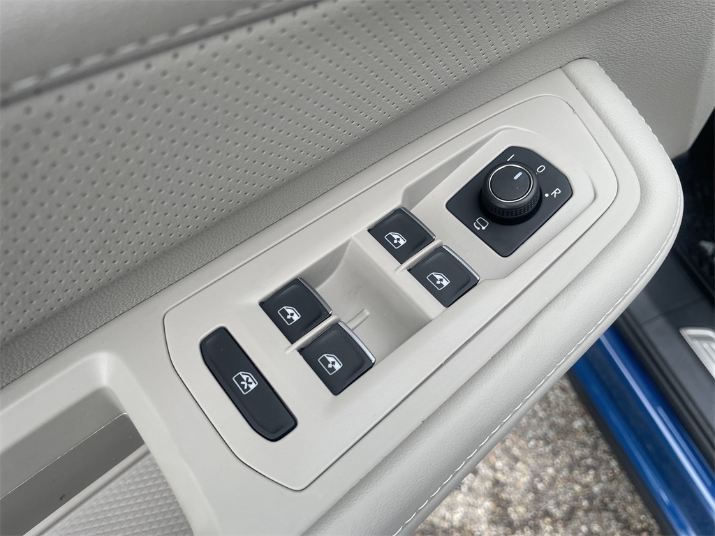 2025 Volkswagen Atlas 2.0T SEL Premium R-Line - 11