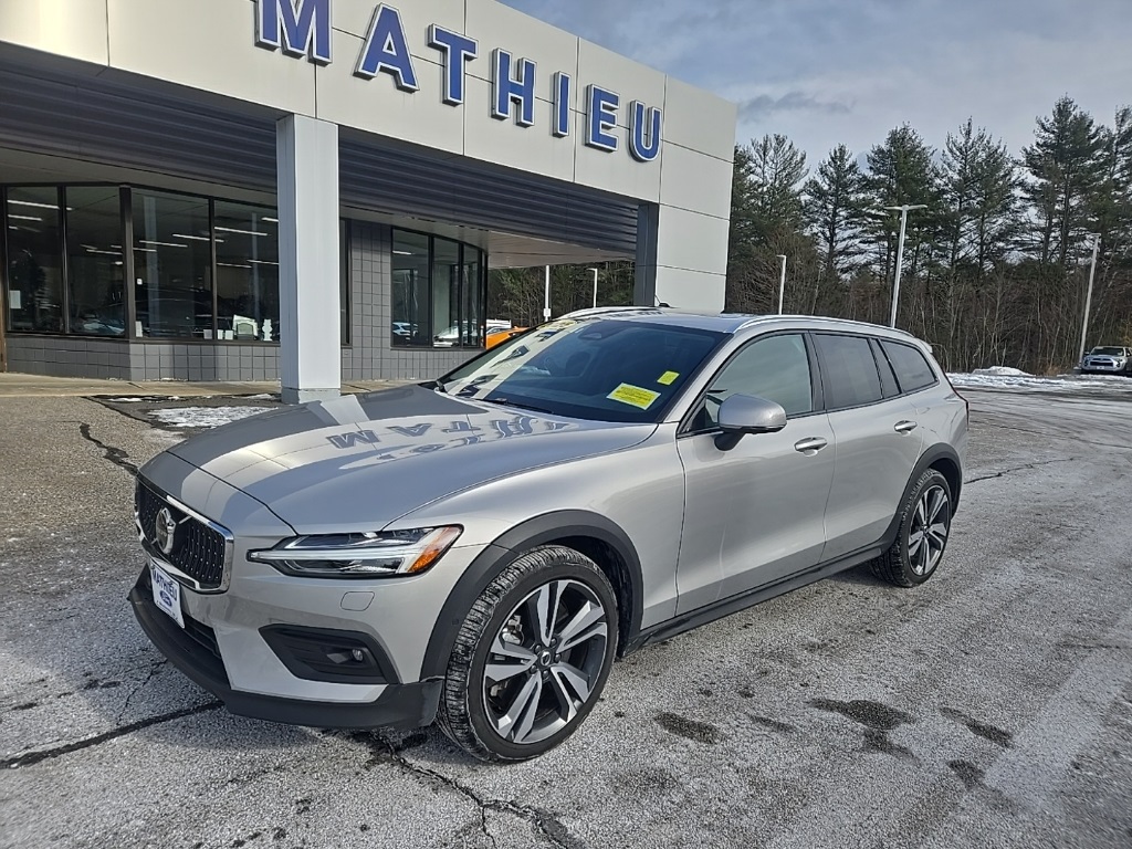 2025 Volvo V60 Cross Country B5 Plus AWD