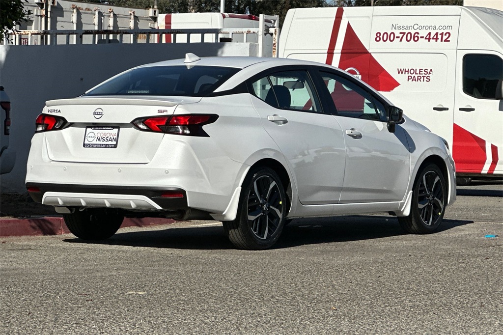 2025 Nissan Versa 1.6 SR photo 2