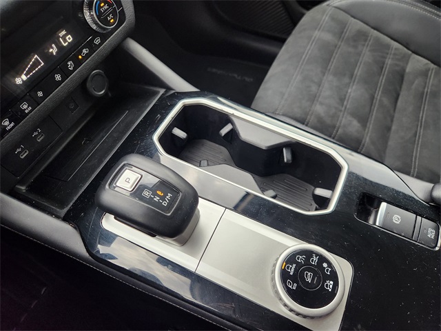 2025 Mitsubishi Outlander SE White at Baytown Hyundai