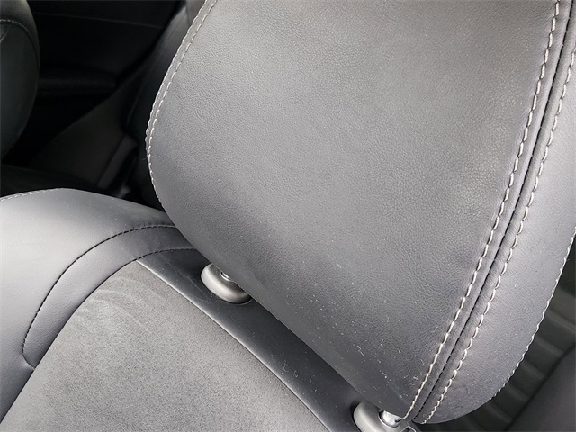 2025 Mitsubishi Outlander SE White at Baytown Hyundai