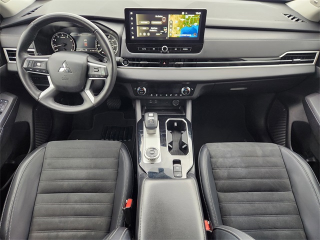 2025 Mitsubishi Outlander SE White at Baytown Hyundai