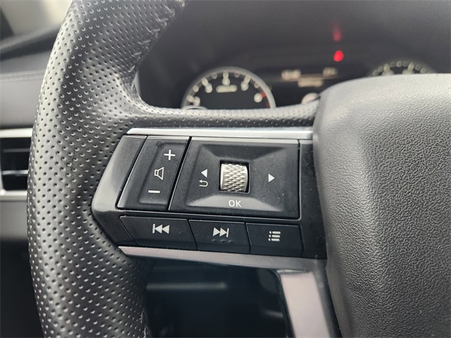 2025 Mitsubishi Outlander SE White at Baytown Hyundai