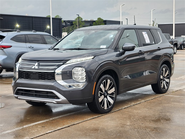 2025 Mitsubishi Outlander SE White at Baytown Hyundai
