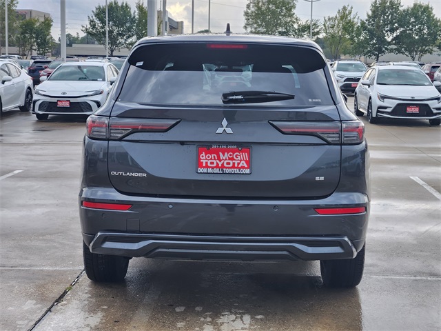 2025 Mitsubishi Outlander SE White at Baytown Hyundai