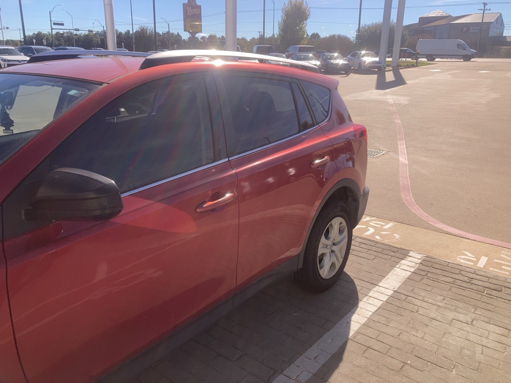 2015 Toyota RAV4 LE photo 2
