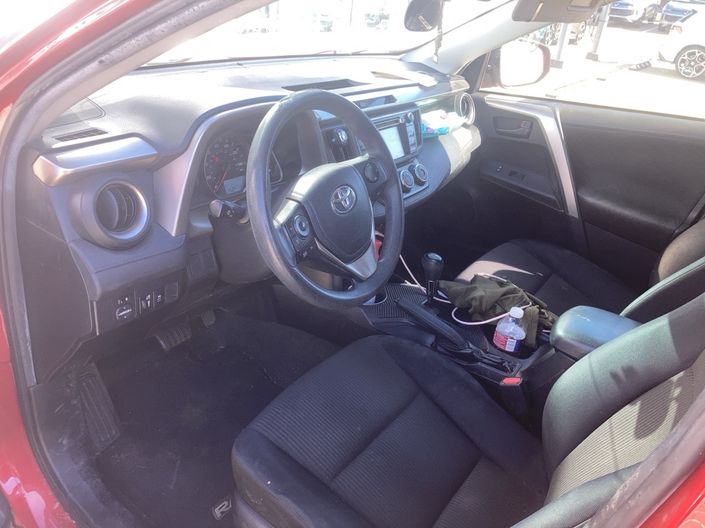 2015 Toyota RAV4 LE photo 3