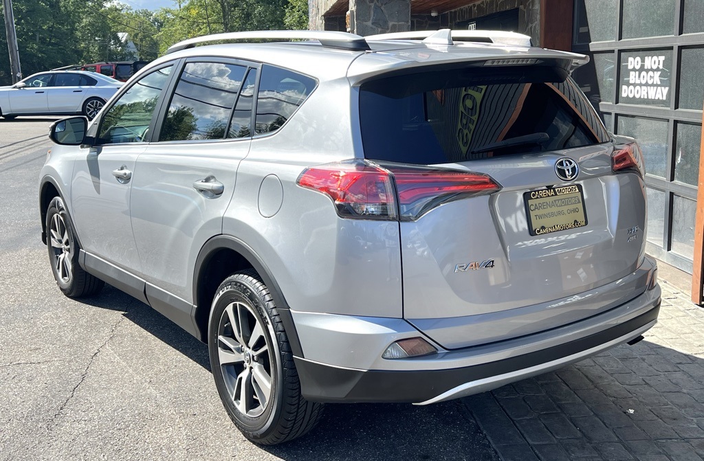 2016 Toyota RAV4 XLE photo 2