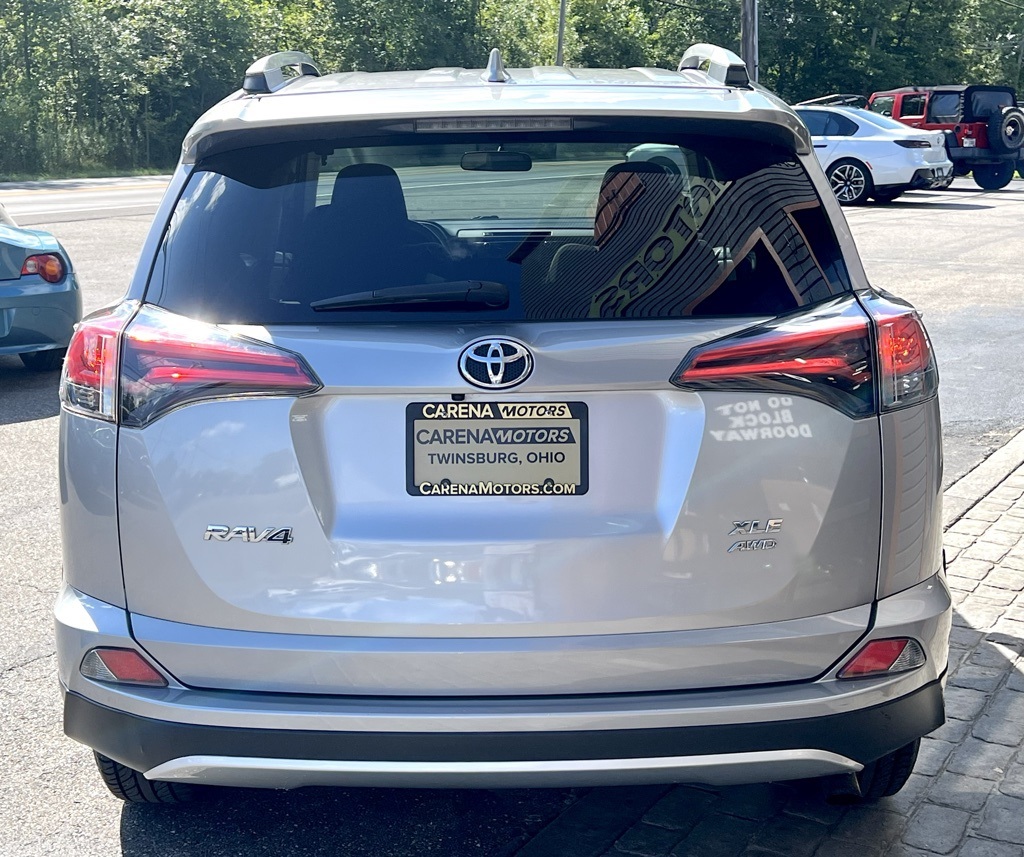 2016 Toyota RAV4 XLE photo 3