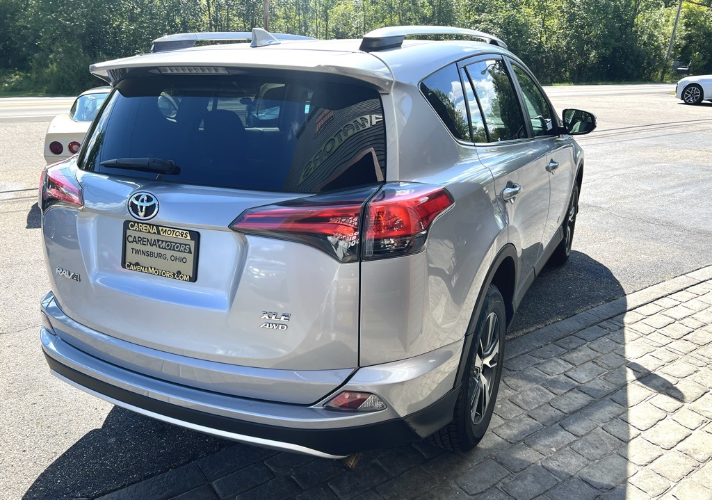 2016 Toyota RAV4 XLE photo 4
