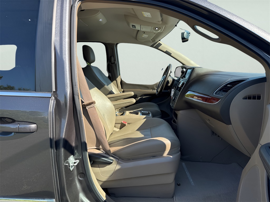 2016 Chrysler Town and Country