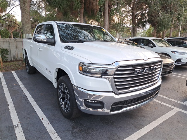 2025 RAM 1500 Laramie Crew Cab 4WD