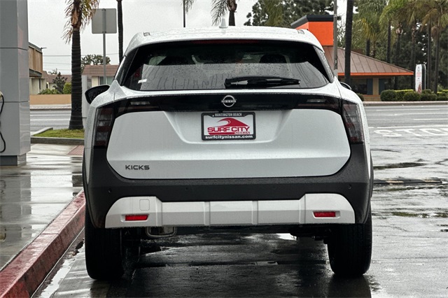 2025 Nissan Kicks SV photo 2