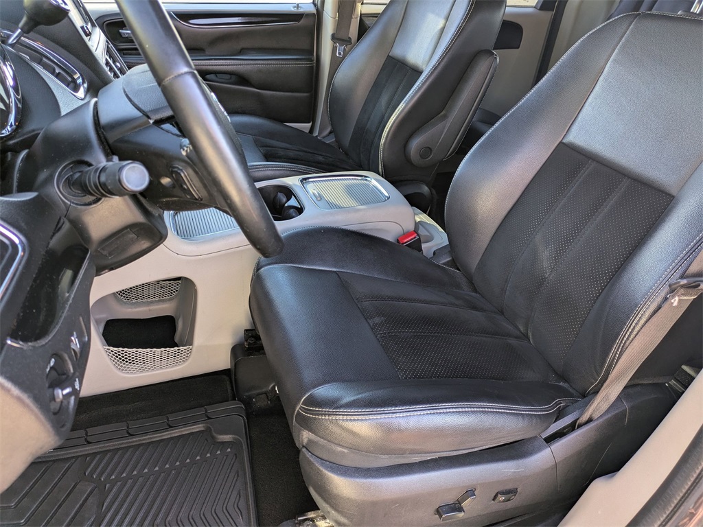 Used 2017 Dodge Grand Caravan For Sale in Findlay, OH