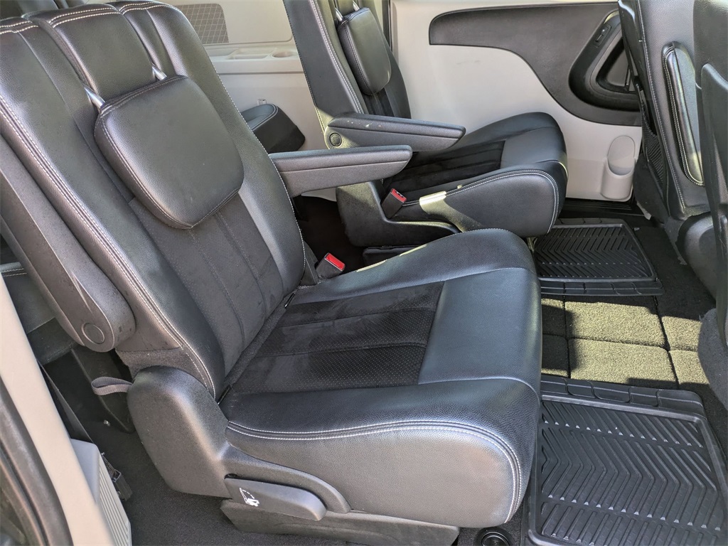Used 2017 Dodge Grand Caravan For Sale in Findlay, OH
