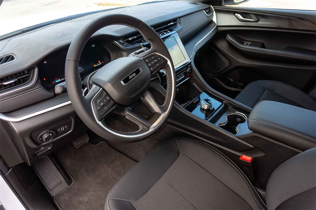 New Car 2025 Jeep Grand Cherokee L  Laredo For Sale Under $40,000 In San Marcos, Texas