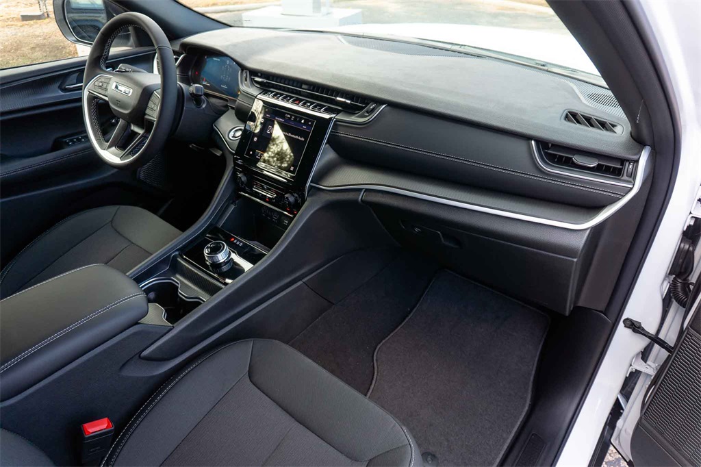 New Car 2025 Jeep Grand Cherokee L  Laredo For Sale Under $40,000 In San Marcos, Texas