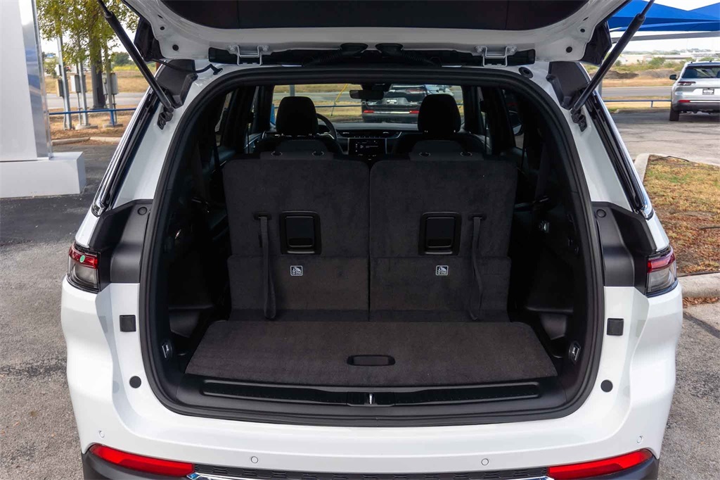 New Car 2025 Jeep Grand Cherokee L  Laredo For Sale Under $40,000 In San Marcos, Texas