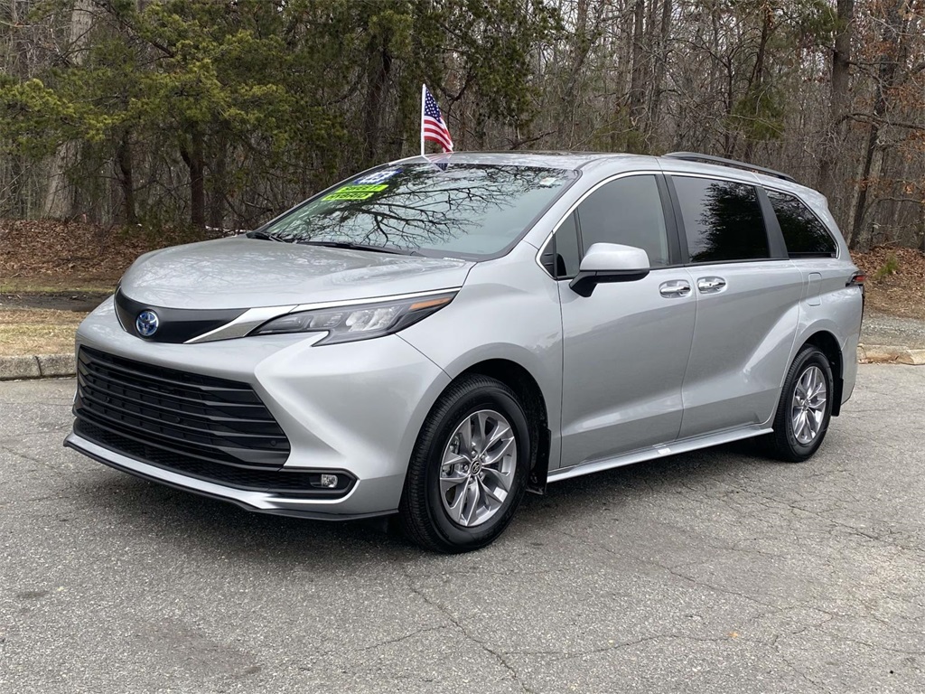 2025 Toyota Sienna XLE 7-Passenger FWD