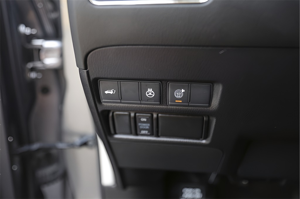 Used Car 2021 Nissan Armada  Platinum For Sale Under $40,000 In Austin, Texas