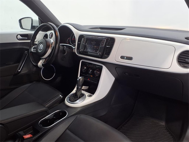 2018 Volkswagen Beetle 2.0T S - 4