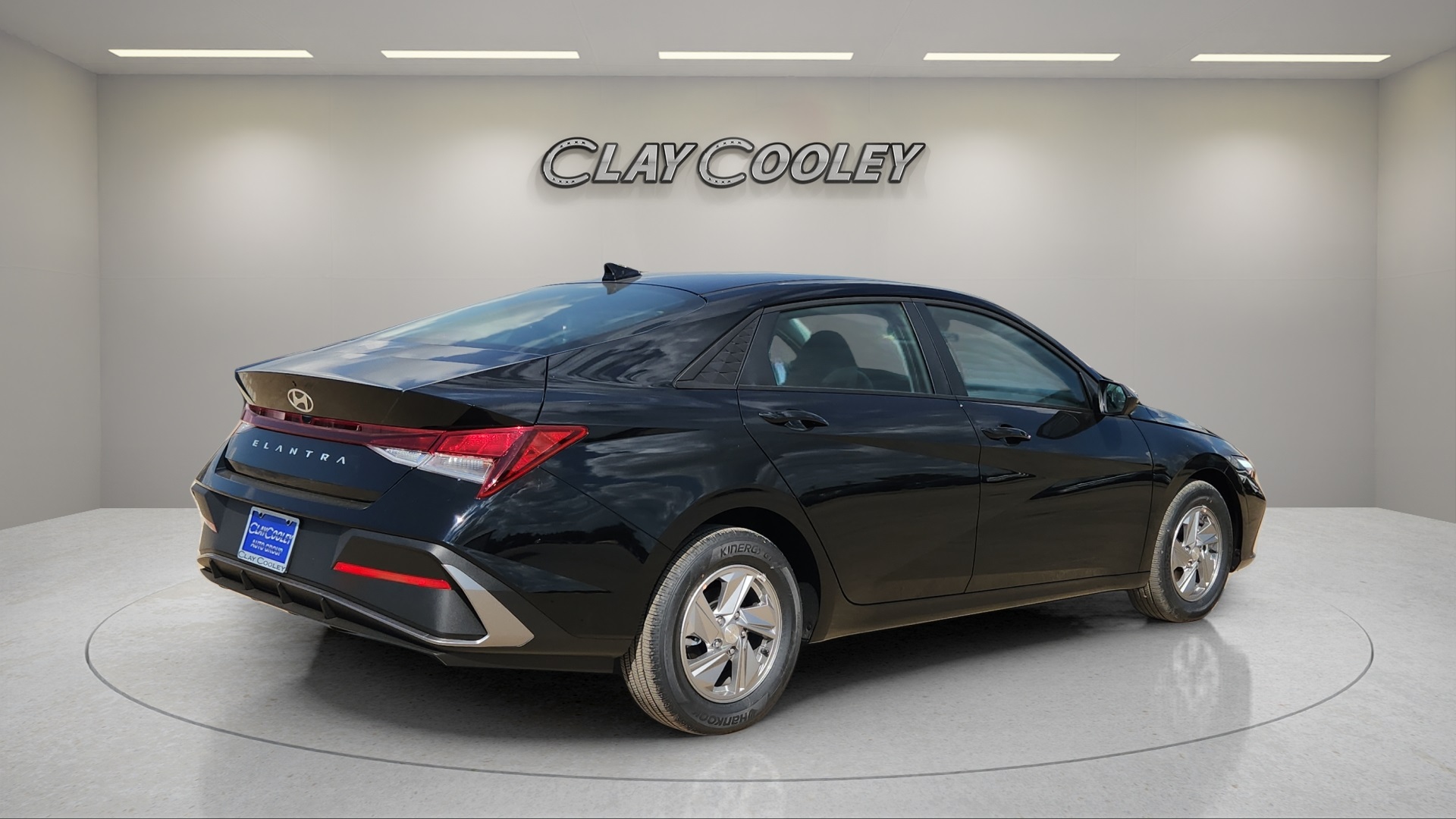 2025 Hyundai Elantra SE photo 3