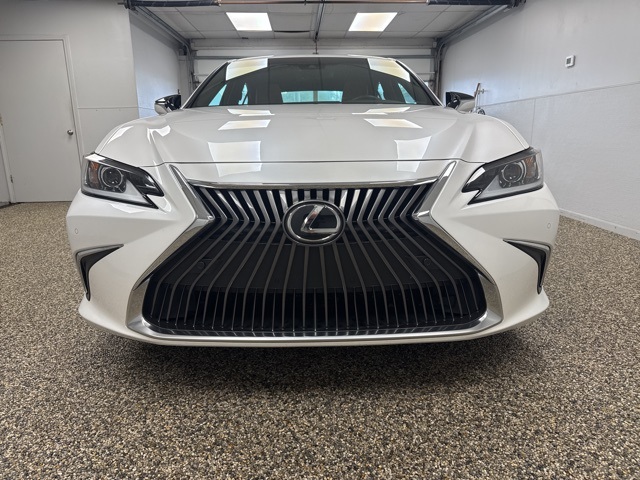 2019 Lexus ES 350 photo 2