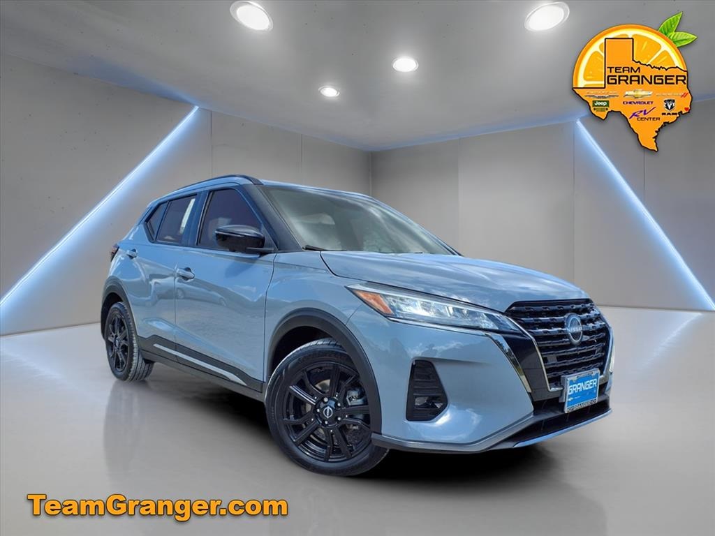 2022 Nissan Kicks SR