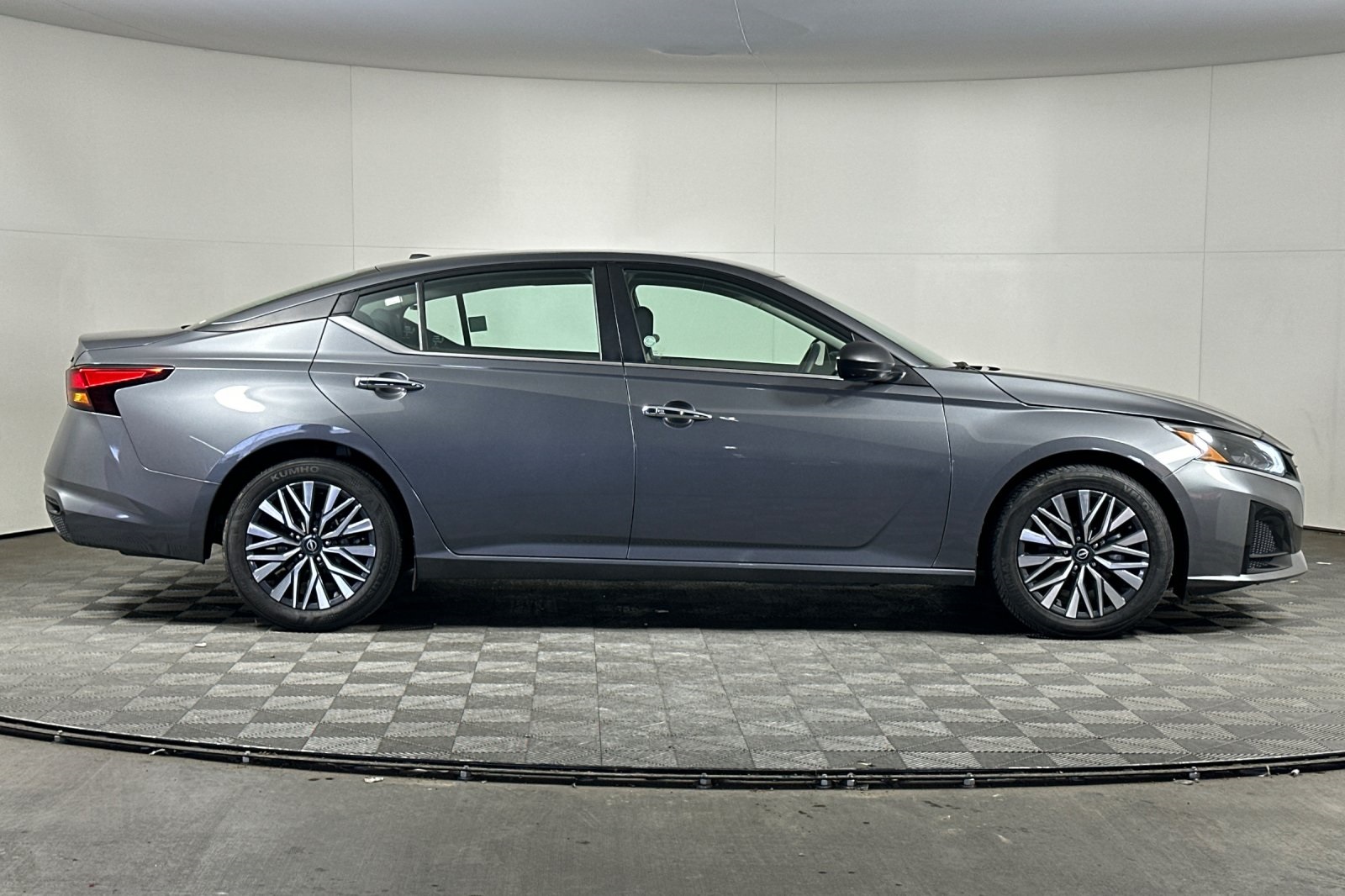 2024 Nissan Altima 2.5 SV photo 2